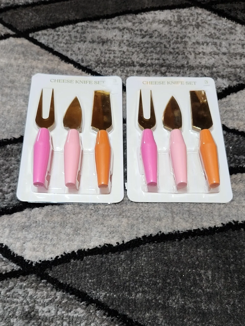 BULLSEYE PLAYGOUND SET-OF-2 STAINLESS STEEL ESSENTIAL CHEESE KNIFE SETS
